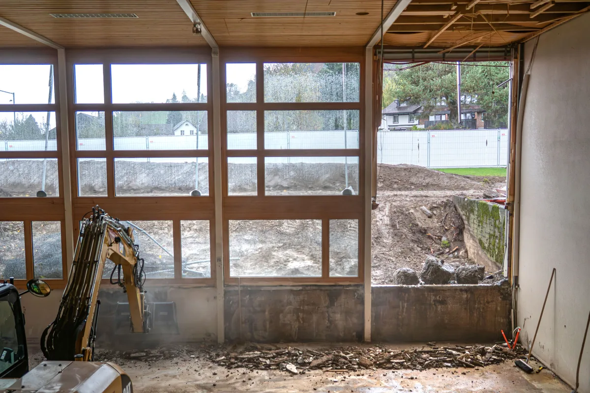 In der Turnhalle in Adetswil sind im Herbst die Bagger aufgefahren. Ersatzneubau der Turnhalle Adetswil.